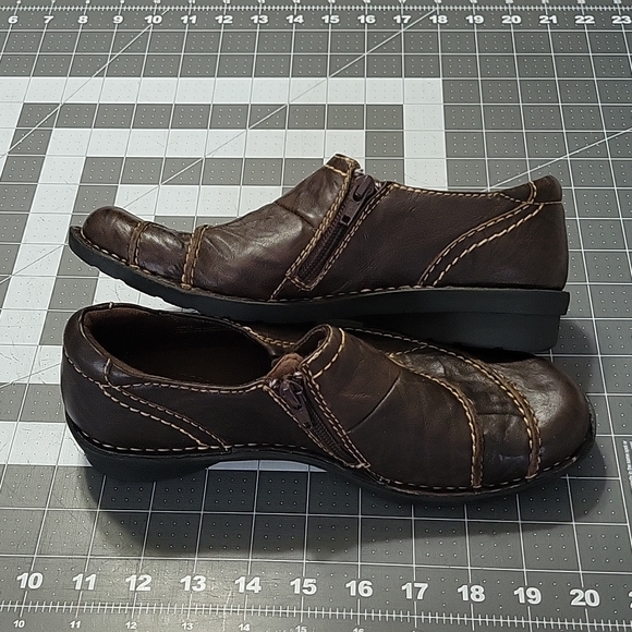 Clarks brown slip on shoes 7M - Picture 6 of 6